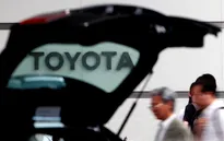 Nhật Bản bảo vệ Toyota trước cảnh báo đánh thuế của ông Donald Trump