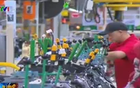 Hoạt động sản xuất của Trung Quốc tăng trưởng vượt dự kiến