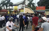 Dòng người háo hức xếp hàng mua vé ngày khai mạc VTV Cup Tôn Hoa Sen 2017