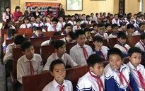 Quỹ Tấm lòng Việt trao áo ấm cho học sinh nghèo Thanh Hóa