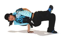 Nghệ sĩ Pháp gốc Nhật độc diễn múa kết hợp breakdance