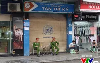 Sau 1 tuần, vỉa hè Hà Nội lại bị lấn chiếm