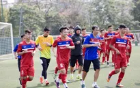 Trước giờ lên đường: ĐT Việt Nam tập buổi cuối trên sân cỏ nhân tạo