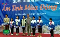 "Ấm tình mùa đông" đến với học sinh nghèo huyện Xí Mần