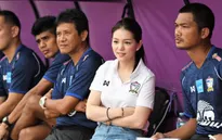 Nữ trưởng đoàn U22 Thái Lan dẫn đội sang Malaysia