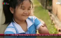 Nghị lực phi thường của cô bé không có tay chân
