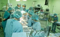 Phẫu thuật miễn phí cho trẻ em nghèo bị dị tật vùng mặt