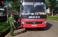 Bắt nhóm đối tượng ném đá xe khách trên đường Hồ Chí Minh