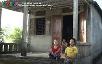 Cụ bà già yếu một mình nuôi con và cháu khuyết tật