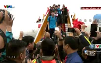 VIDEO: Các cầu thủ U23 Việt Nam của chúng ta vẫy tay chào người hâm mộ