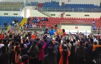 Hà Đức Chinh trở về quê nhà trong sự chào đón nồng nhiệt của NHM