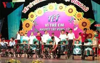 Chương trình nghệ thuật từ thiện trao quà Tết cho trẻ em khuyết tật