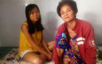 "Cha con chết rồi, con và mẹ khổ lắm !..."