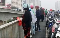 Tạo hiện trường vụ nhảy cầu để dọa bạn trai, gây kẹt xe kéo dài trên cầu Sài Gòn