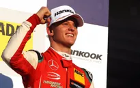 "Tiểu Schumi" có danh hiệu đầu tiên