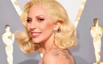 Lady Gaga bất ngờ công bố đã đính hôn