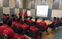 HLV Hoàng Anh Tuấn truyền lửa cho U19 Việt Nam trước trận ra quân
