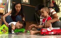 Đôi vợ chồng thạc sĩ từ bỏ mọi ước mơ cùng con chiến đấu với bệnh hiểm nghèo