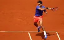 Roger Federer không bao giờ nên chơi trên sân đất nện nữa
