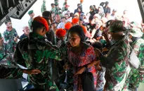 Đẩy mạnh cứu hộ nạn nhân thảm họa kép động đất - sóng thần Indonesia