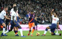 Đánh bại Tottenham, Man City giành lại ngôi đầu bảng
