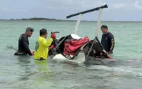 Cặp đôi thoát chết trong gang tấc khi máy bay trực thăng gặp sự cố bất ngờ