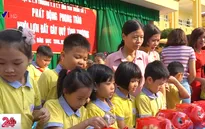 Học sinh Hưng Yên nuôi lợn đất giúp bạn nghèo vượt khó