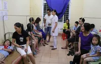 Khoảng 100 học sinh nhập viện do nghi ngộ độc thực phẩm