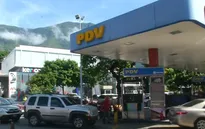 Thiếu hụt xăng ở "vương quốc dầu lửa" Venezuela