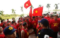 ẢNH: Bầu không khí cuồng nhiệt tại Mỹ Đình trước giờ bóng lăn