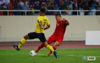 VIDEO: Anh Đức tung cú sút cháy lưới ĐT Malaysia, nhân đôi cách biệt cho ĐT Việt Nam