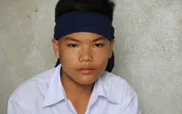Cậu bé lớp 7 nợ 40 triệu đồng sau khi bố mẹ mất vì ung thư