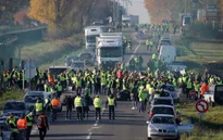 1.000 cuộc biểu tình phản đối tăng thuế nhiên liệu tại Pháp