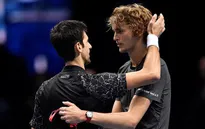 Thắng ấn tượng Novak Djokovic, Alexander Zverev lần đầu đăng quang ATP Finals