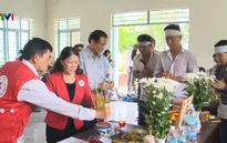Hội Chữ thập đỏ Việt Nam thăm bà con bị thiệt hại do lũ ở Nha Trang