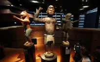 Pháp trao trả tác phẩm nghệ thuật cho Benin