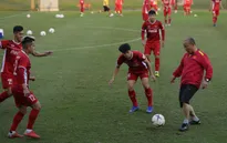Công Phượng "ăn đòn" vì để thầy Park chạy "bở hơi tai"