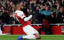 Lacazette xử lý tinh tế gỡ hòa cho Arsenal trước Liverpool