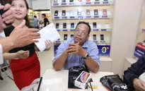 iPhone XS Max xách tay chạm sàn ngay khi hàng chính hãng lên kệ