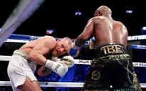 Floyd Mayweather trở lại sàn đấu