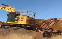 Australia: Tàu trật đường ray do không có người lái