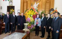 Bà Trương Thị Mai chúc mừng Giáng sinh tại Hải Phòng