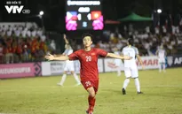 VIDEO: Khoảnh khắc siêu dễ thương của "người hùng" Phan Văn Đức sau trận bán kết AFF Cup 2018