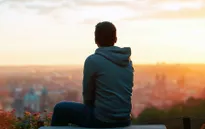 Độ tuổi nào khiến con người cảm thấy cô đơn nhất
