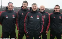 HLV Solskjaer khoe bộ sậu mới cùng sao Man Utd lên chuyên cơ lên đường đấu Cardiff