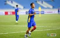 VIDEO: Trọng Hoàng vẫn phải tập riêng trong buổi tập của ĐT Việt Nam