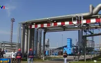 Giá dầu thế giới tiếp tục chạm đáy 18 tháng