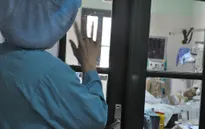 Ánh mắt cầu cứu khẩn thiết của cậu bé ghép phổi từ người chết não