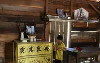 Tương lai mờ mịt của bé trai 10 tuổi mồ côi cả bố lẫn mẹ
