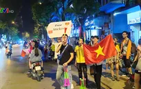 Không khí phấn khích sau chiến thắng trên sân khách của đội tuyển Việt Nam